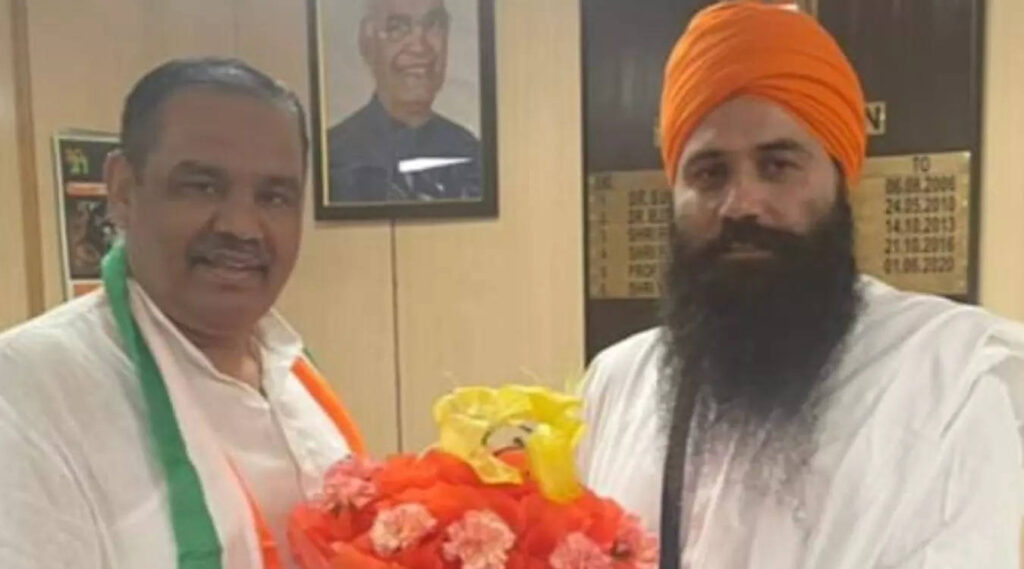 Facing accusations of closeness to BJP, HSGMC president meets Sampla