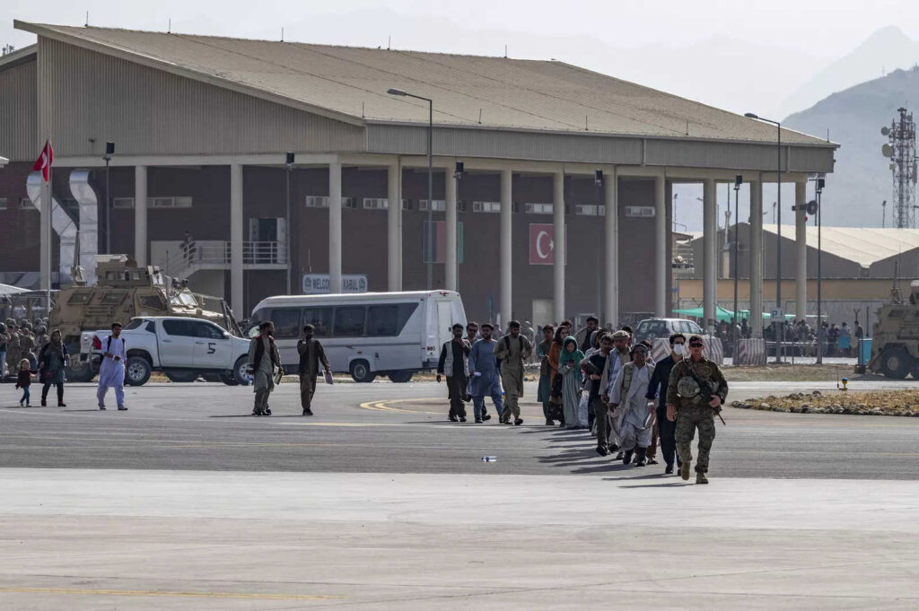 US tells citizens to avoid Kabul airport due to 'security threats'