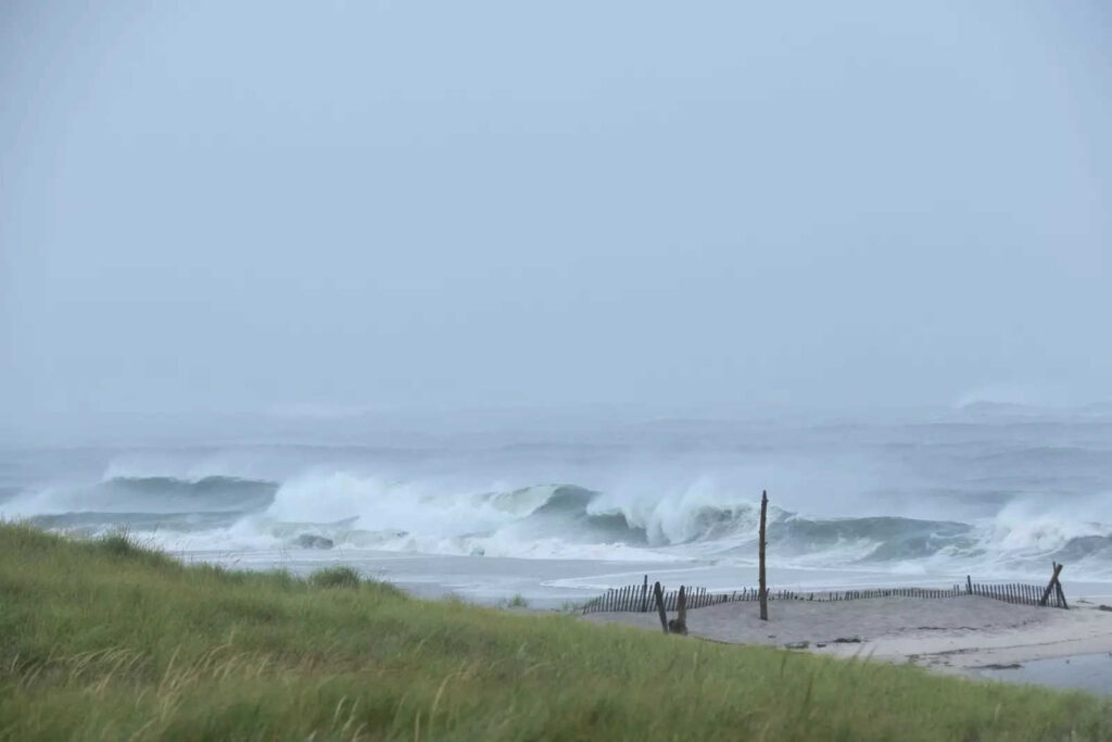 Rare tropical storm lashes northeastern United States