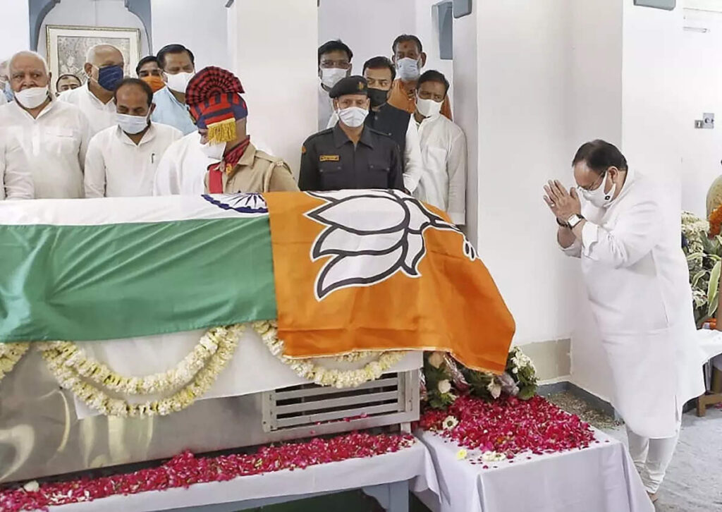 Row over BJP flag over tricolor at Kalyan Singh's prayer meet; experts divided on issue