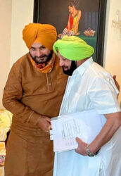 Captain shows off strength as Sidhu is asked to sack aides