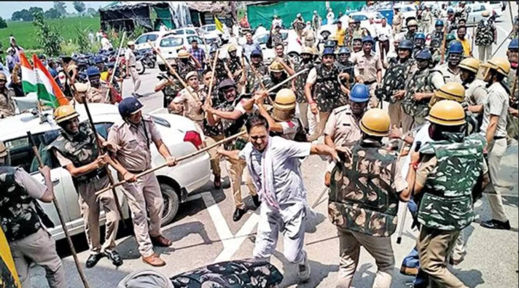 Cops lathicharge protesting farmers on way to BJP meet