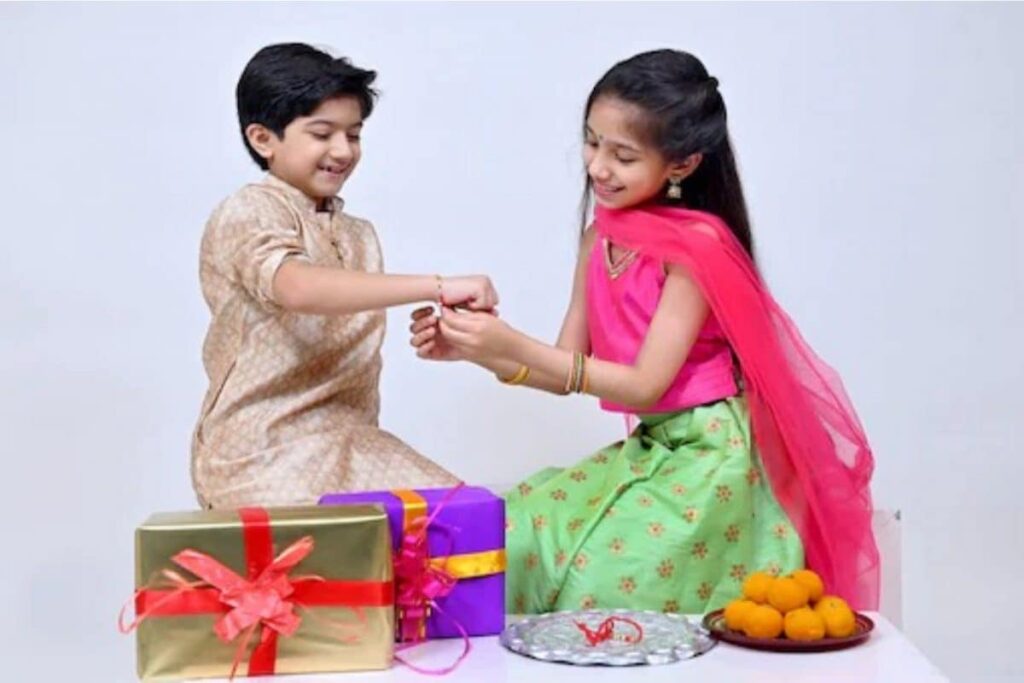 Raksha Bandhan 2021: Choose Rakhi Colour According to Your Brother’s Zodiac Sign