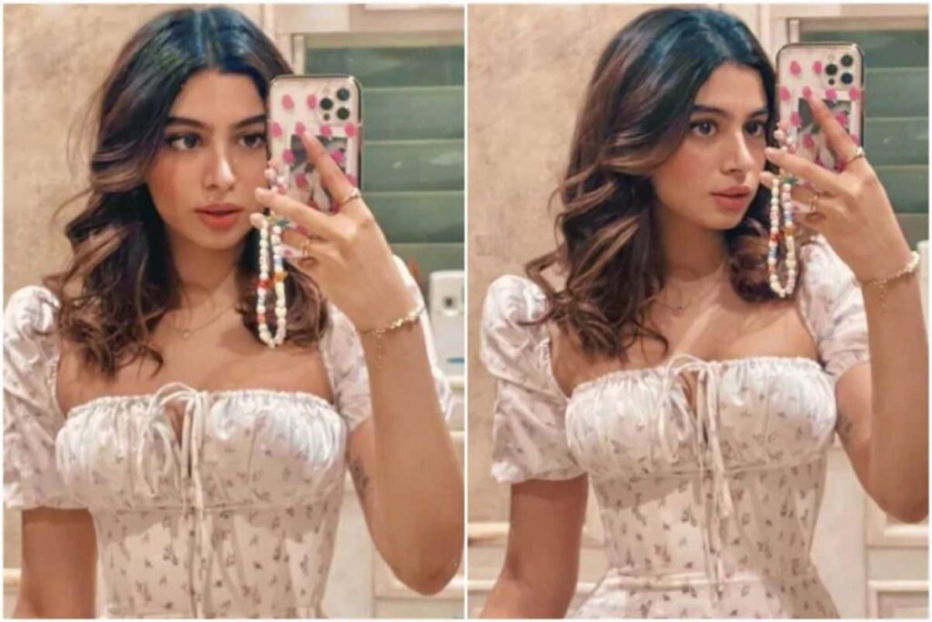 Khushi Kapoor Shares Bathroom Selfie, Sister Janhvi Can’t Resist From Commenting