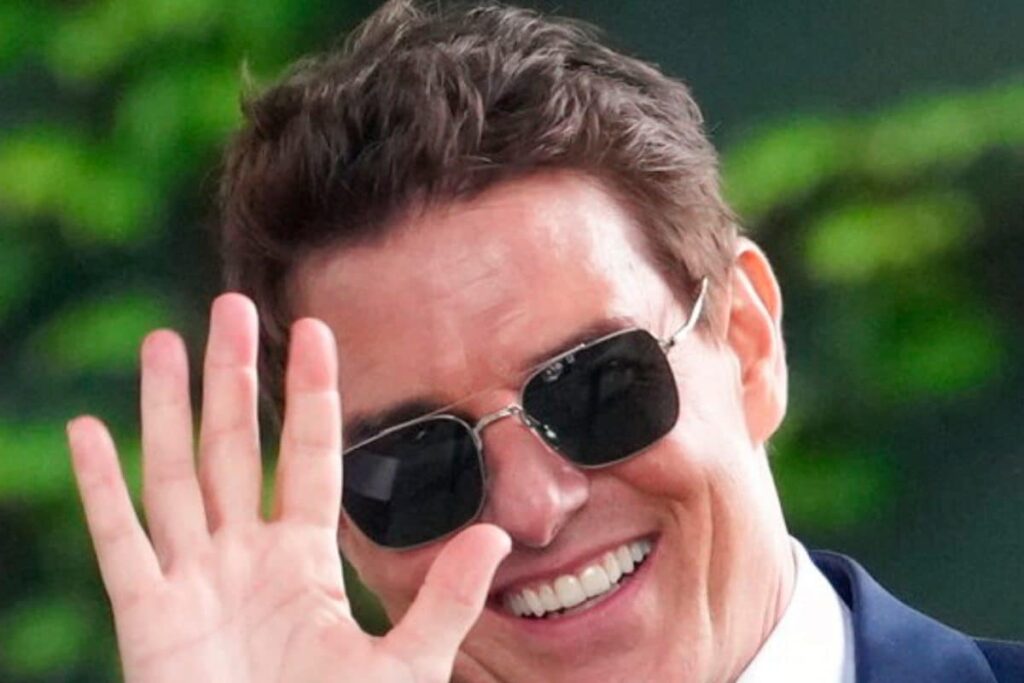 When Tom Cruise Landed Helicopter at UK Family’s Garden