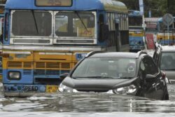 Heavy Rain Lashes Kolkata and Its Suburbs, Leaves Roads Waterlogged