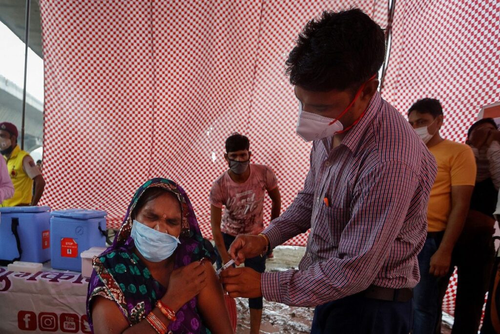 'Vaccination on Wheels' Flagged-off in Delhi to Inoculate Labourers Against Covid