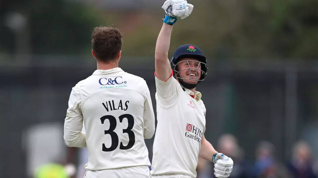 Lancashire seal dramatic win over Hampshire to stay in County title race