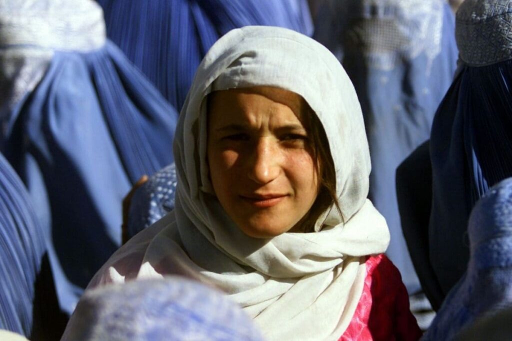 Dozens March for Women's Rights at Kabul Palace; Free Speech, Right To Education Among Demands