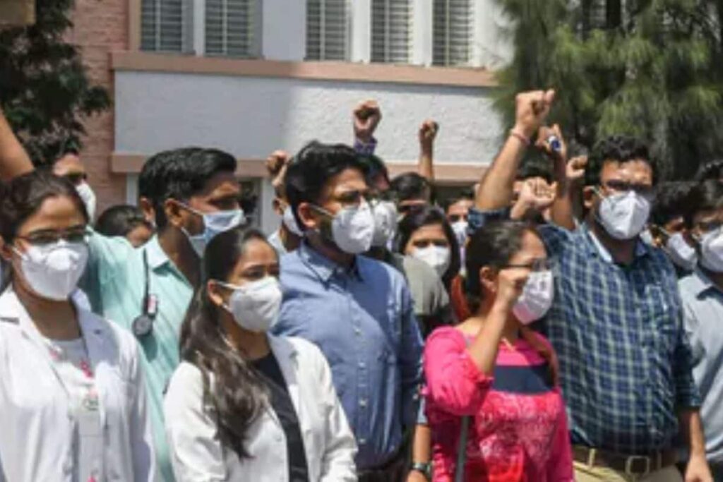 Junior Doctors in Bhopal End 3-day Stir After Authorities Agree Not To Revoke License of 3 Colleagues