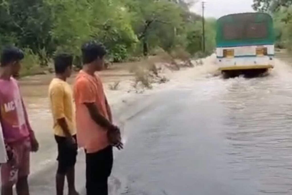 Maharashtra Bus on Nanded-Nagpur Route Washed Away in Floods, 3 Rescued | WATCH