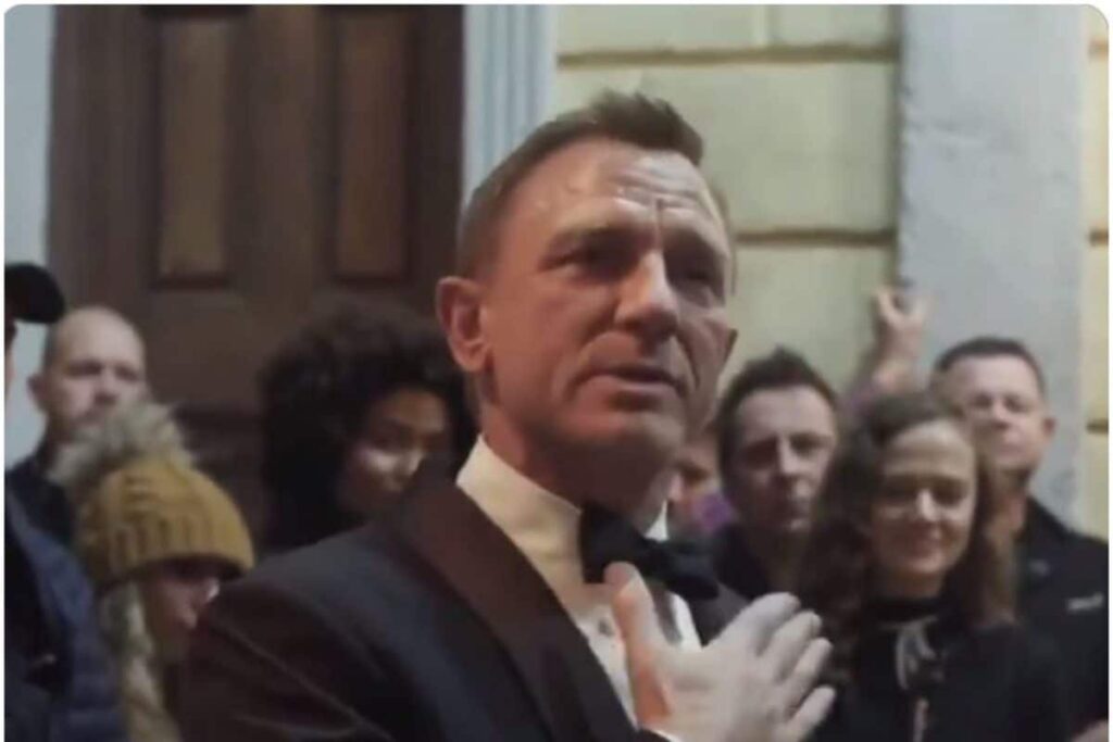 Daniel Craig Gets Emotional as He Bids Farewell to James Bond Film No Time To Die