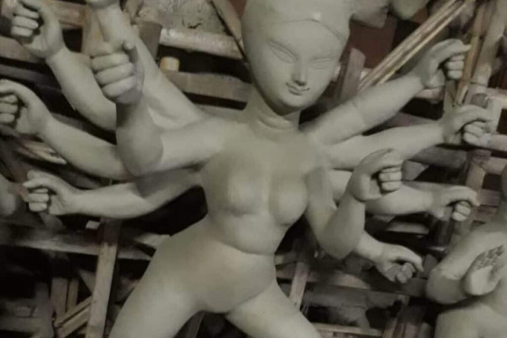 Durga Puja: Idol Makers of Kumartuli in Kolkata Face Rain Threat Days Ahead of Mahalaya