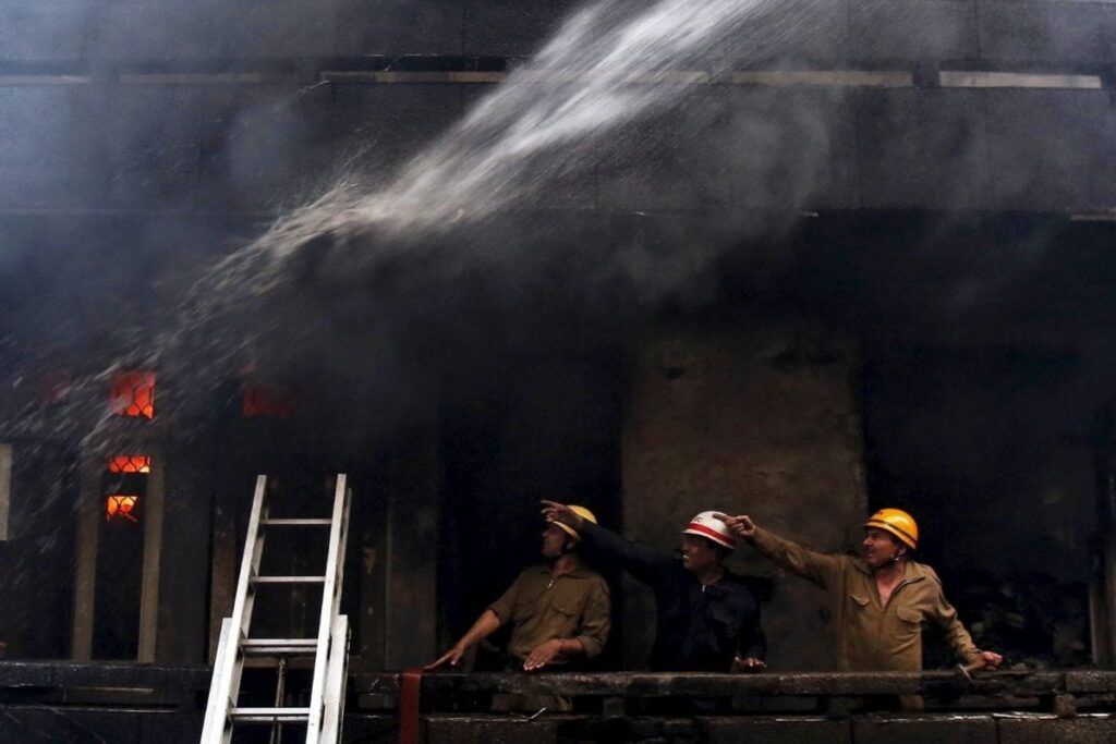 Fire Breaks Out at Godown in Delhi's Inderlok Area, 10 Fire Tendors on Spot