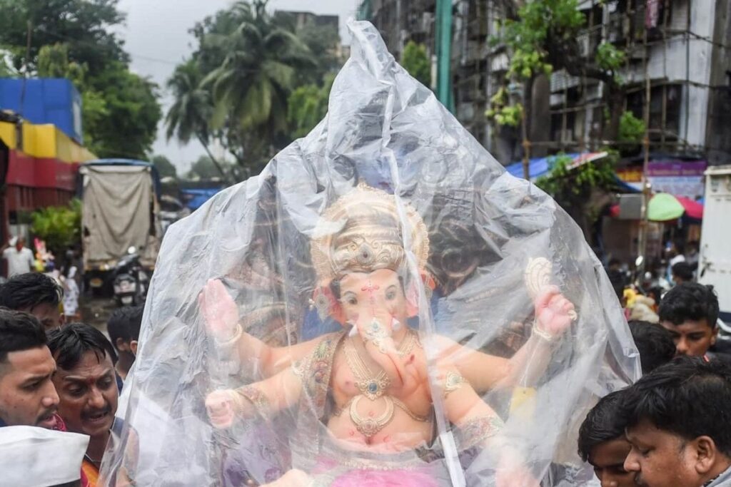 Ganesh Chaturthi Begins In Maha Under Covid Shadow; CM Prays for Destruction of 'Evil' Virus