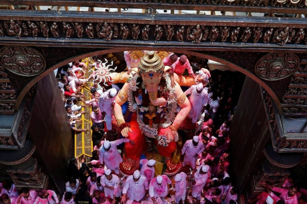 Mumbai's Lalbaugcha Raja Organisers Have a Special Appeal For Lord Ganesha Devotees