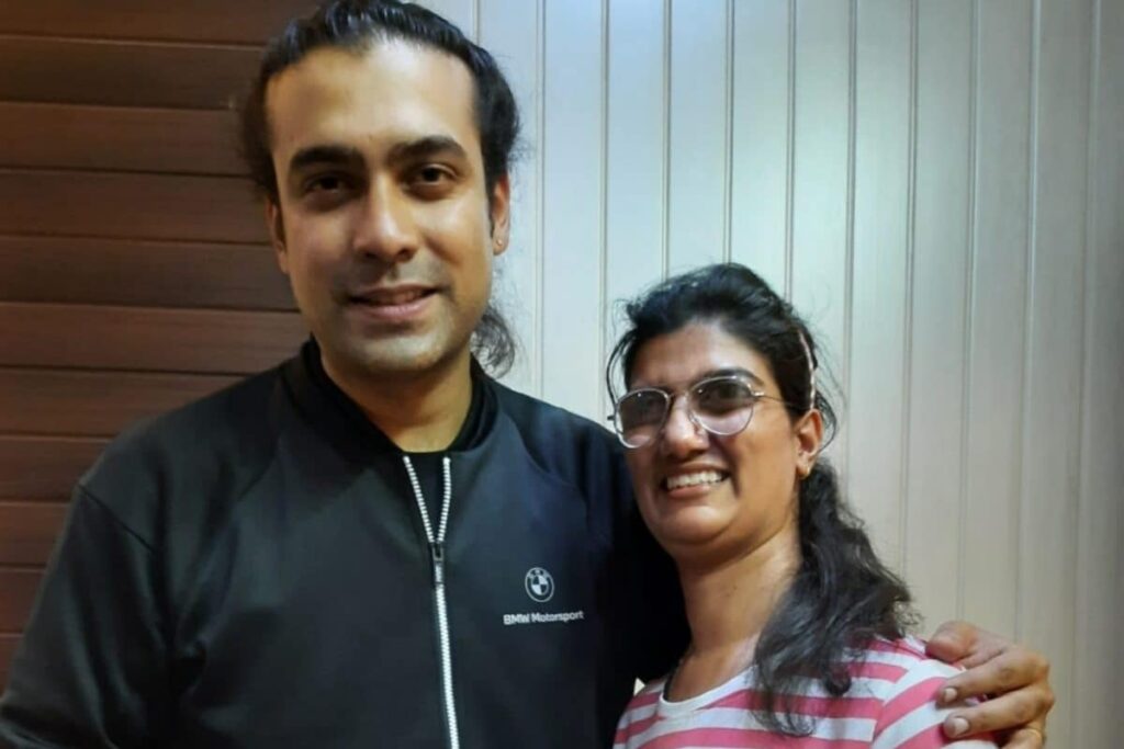 Jubin Nautiyal Surprises His Fan and Kaun Banega Crorepati 13 Winner Himani Bundela