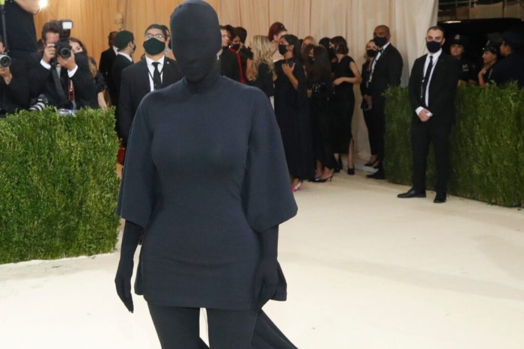 Met Gala 2021: Kim Kardashian Completely Covers Her Face and Body in Black Balenciaga Outfit