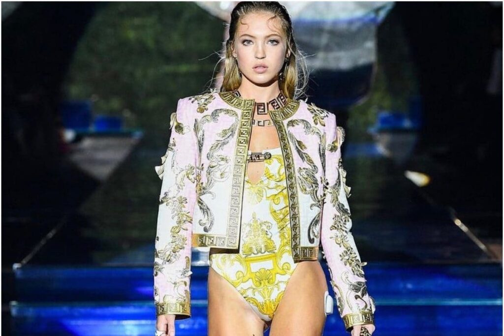 Kate Moss’ daughter, Lila Moss, walks the ramp wearing insulin pump, receives praises