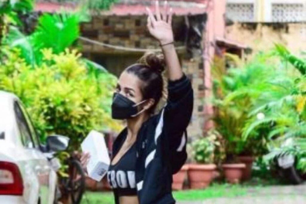 Malaika Arora's Sunday Pic is All About Black Sports Bra and White Bottoms