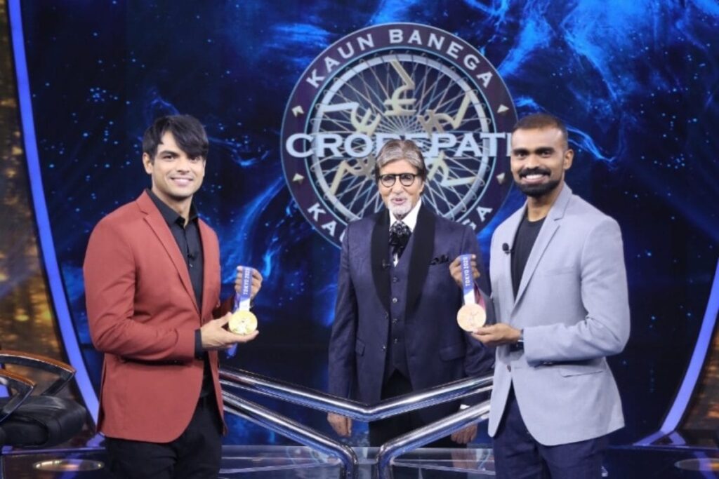 Kaun Banega Crorepati 13: Amitabh Bachchan Flaunts His Sporting Skills in Front of Neeraj Chopra and PR Sreejesh