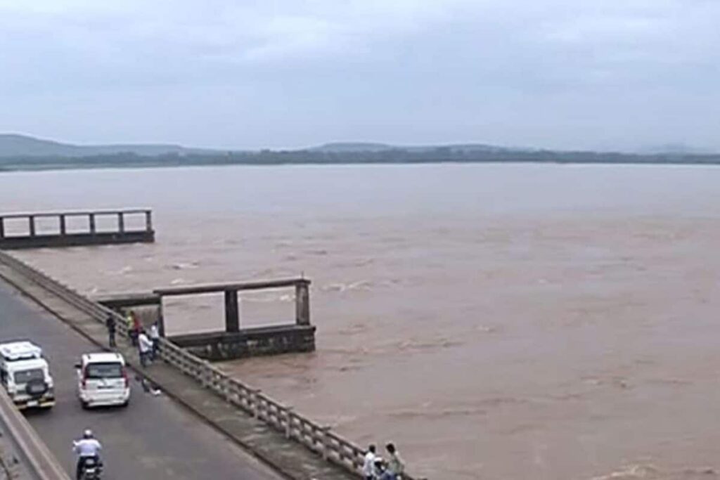 9 Die in Rain-Related Incidents in Odisha; Peak Flood Water to Pass Through Puri on Saturday: Official