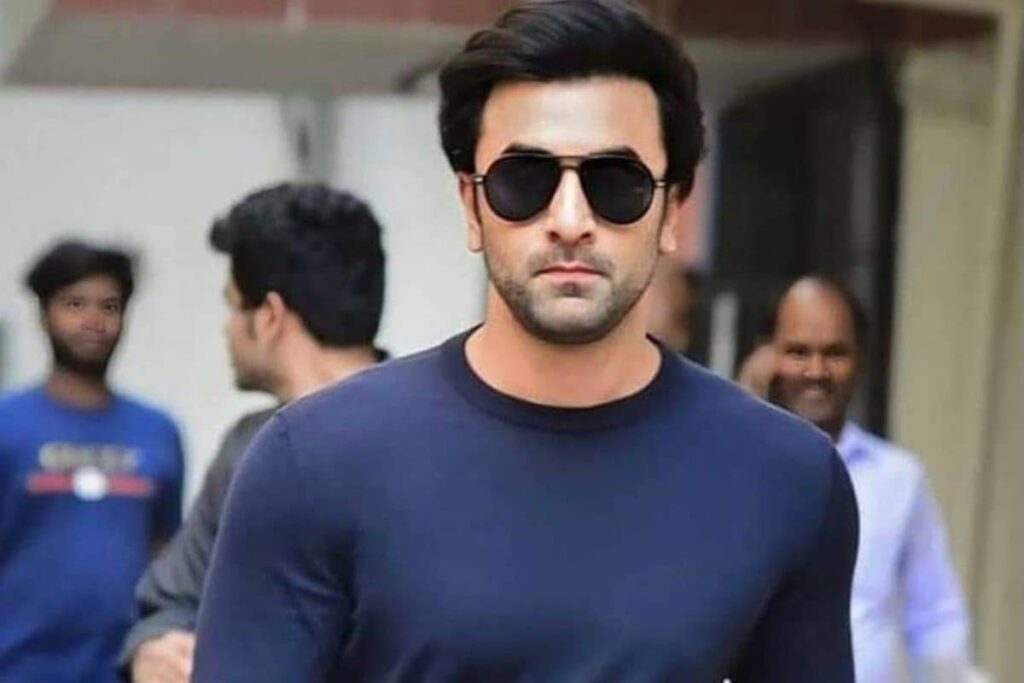 Ranbir Kapoor to Start Filming Special Dance Number for 'Mr Lele'