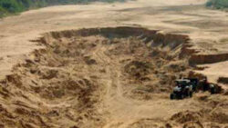 Illegal sand mining goes on brazenly in Vagai river