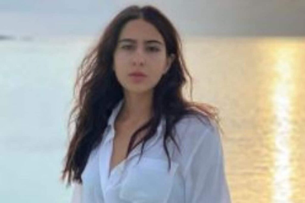 Sara Ali Khan Poses with Sunset in the Backdrop in This Pic from Maldives