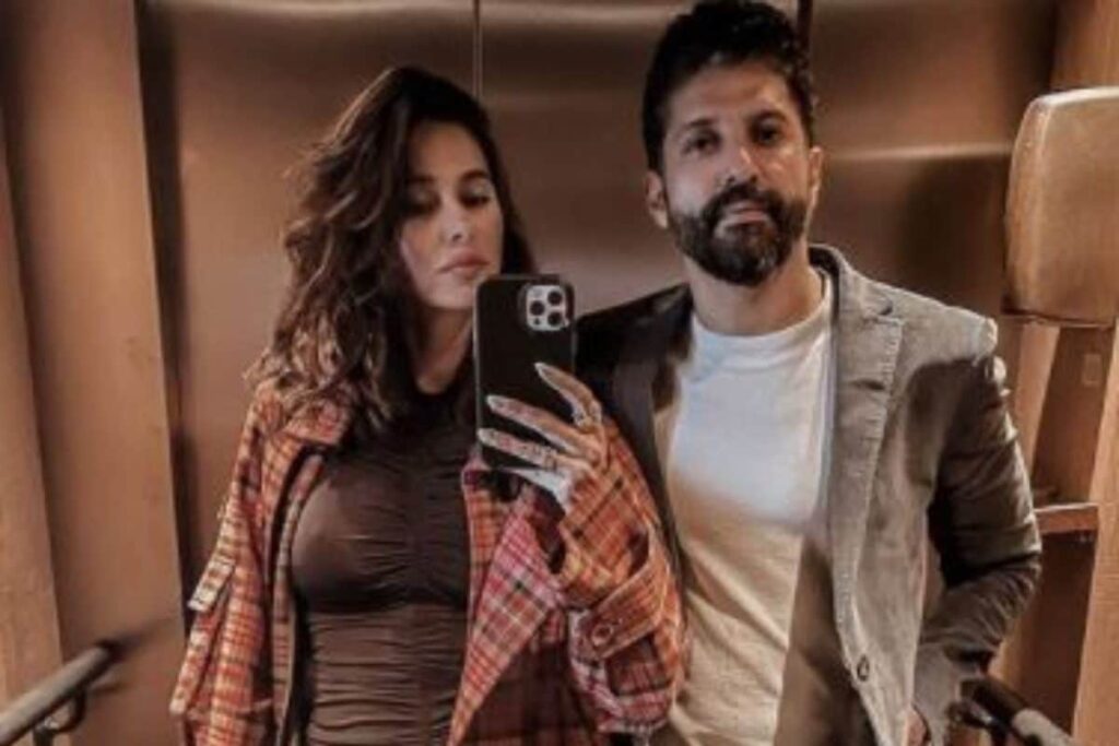 Shibani Dandekar Shares Elevator Selfie with Boyfriend Farhan Akhtar on Instagram