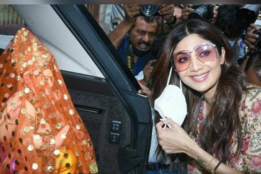 Ganesh Chaturthi: Shilpa Shetty Brings Ganpati Home; Raj Kundra, Shamita Shetty to Miss Celebrations