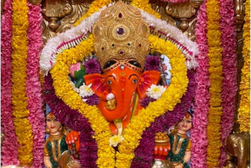 Ganesh Chaturthi 2021: Click Here to Join Ongoing Aarti, Puja at Siddhivinayak Temple in Mumbai