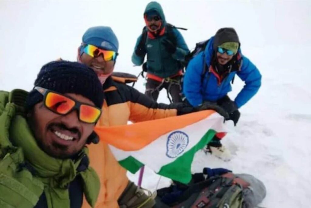 4 Bengal Mountaineers First to Summit Unnamed Peak in Shingo-la Mountain Pass