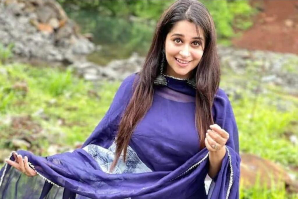 'Really?' Actor Dipika Kakkar Reacts to Pregnancy Rumours