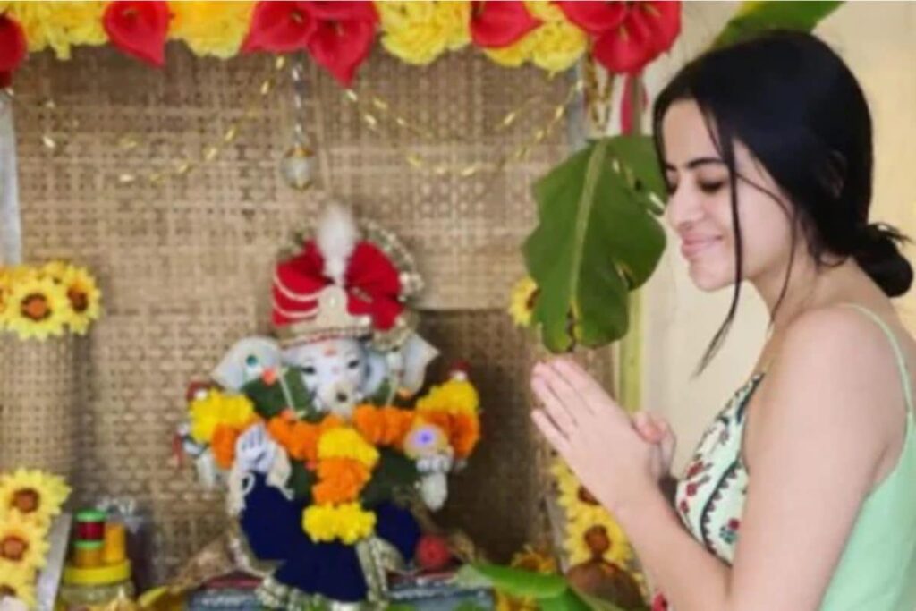 Urfi Javed Shares Ganesh Chaturthi Celebrations Pictures on Instagram, Trolled