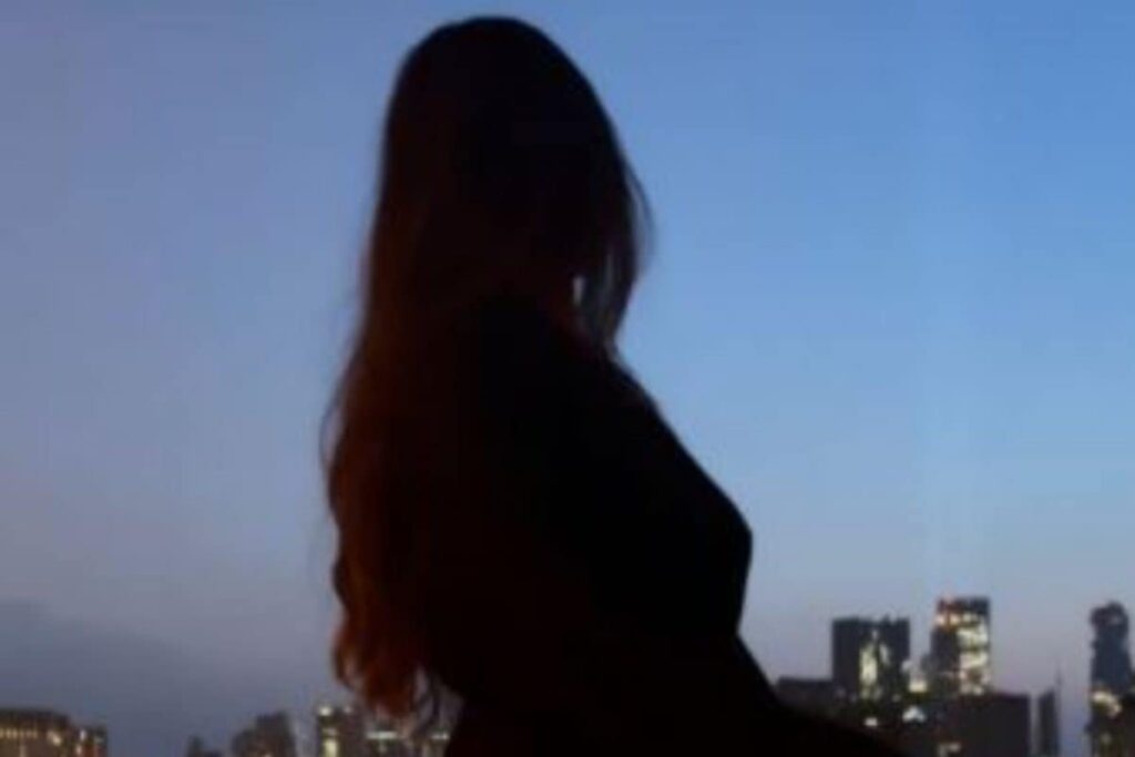 Suhana Khan Enjoys Moon Gazing from Her Apartment in New York, See Pic