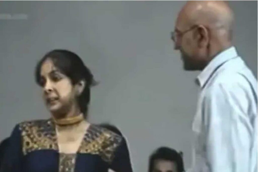 Old Video Shows Neena Gupta Forgets to Shake Hands With Amrish Puri at Award Show