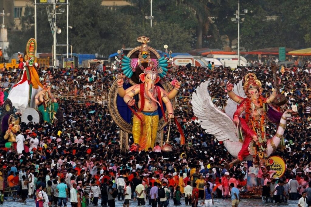 Ganesh Chaturthi 2021: Mumbai Set to Bring Its Favourite God Home With Covid SOPs