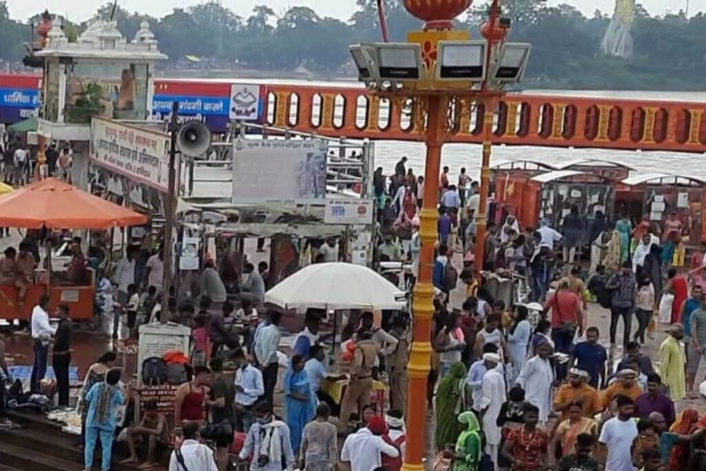 Coronavirus LIVE Updates: Devotees Throng Haridwar on Last Day of 'Shradh', Openly Flout Covid Norms; Mizoram Covid Cases Breach 1L Mark, Positivity Rate Now at 15.36%