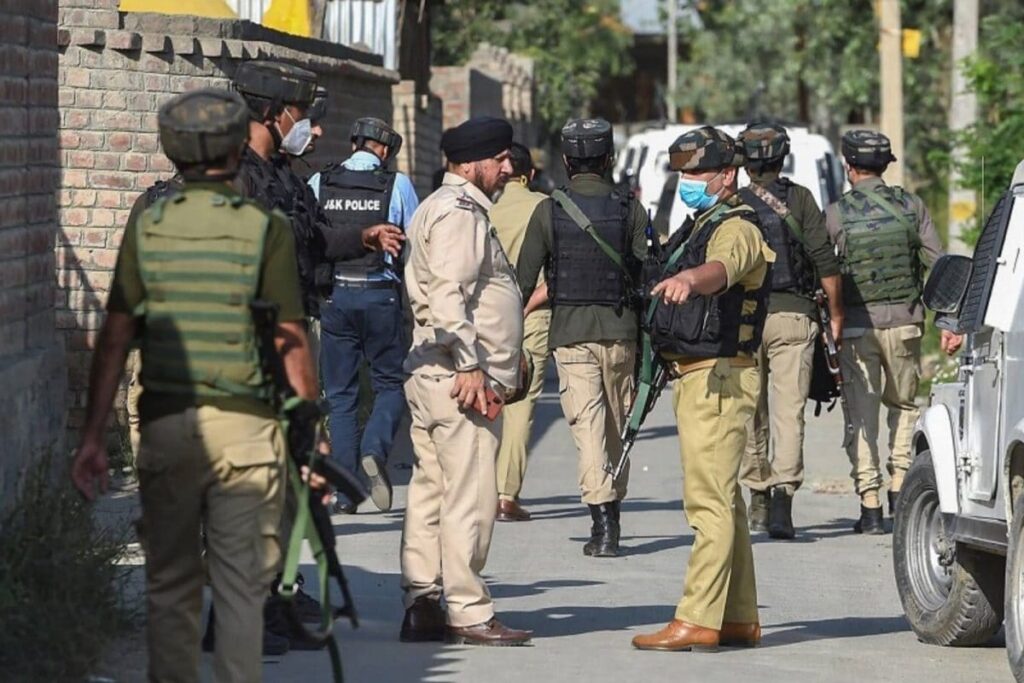 6 Civilians Injured in Grenade Attack in Jammu and Kashmir's Bandipora