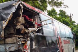 15 Killed, 27 Injured in Bus-Truck Collision in UP's Barabanki