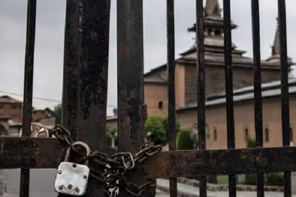 Devotees Not Allowed to Offer Friday Prayers at Srinagar's Jamia Masjid by Authorities: Mosque Management