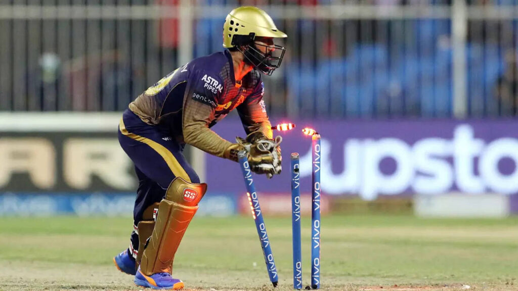 KKR'S Dinesh Karthik reprimanded for breaching code of conduct