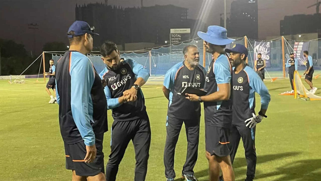 Dhoni joins Team India as Kohli & co. begin preparation for T20 World Cup