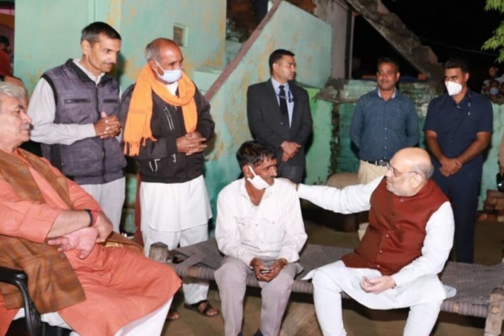 A Daily Wager Becomes Talk of The Town After Amit Shah Visits His House on Indo-Pak Border