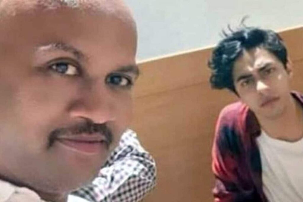 Pune Police Issues Lookout Circular Against NCB's Witness Whose Selfie with Aryan Khan Went Viral