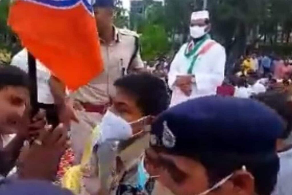 Gandhi Jayanti: BJP, Congress Workers Clash in Bhopal Over Placing Party Flags Near Mahatma Statue