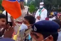 Gandhi Jayanti: BJP, Congress Workers Clash in Bhopal Over Placing Party Flags Near Mahatma Statue