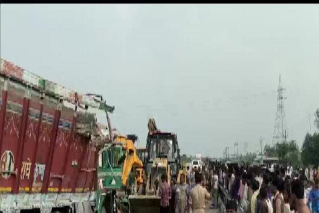 Barabanki: 9 Killed, Many Injured After Truck-Bus Collision; CM Yogi Announces Ex-gratia of Rs 2 Lakh