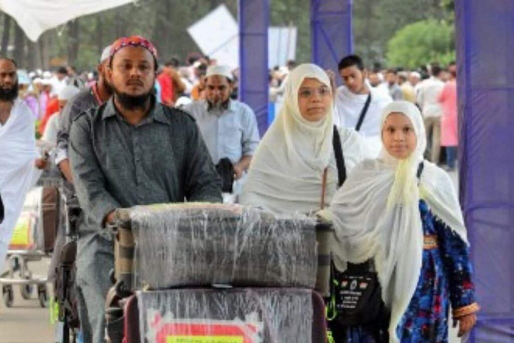 Covid-appropriate Criteria for Haj: Pilgrims Need to be Fully Vaccinated with Required Doses, Says Naqvi